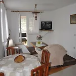 Rezidenca Ervin Guest house 3*